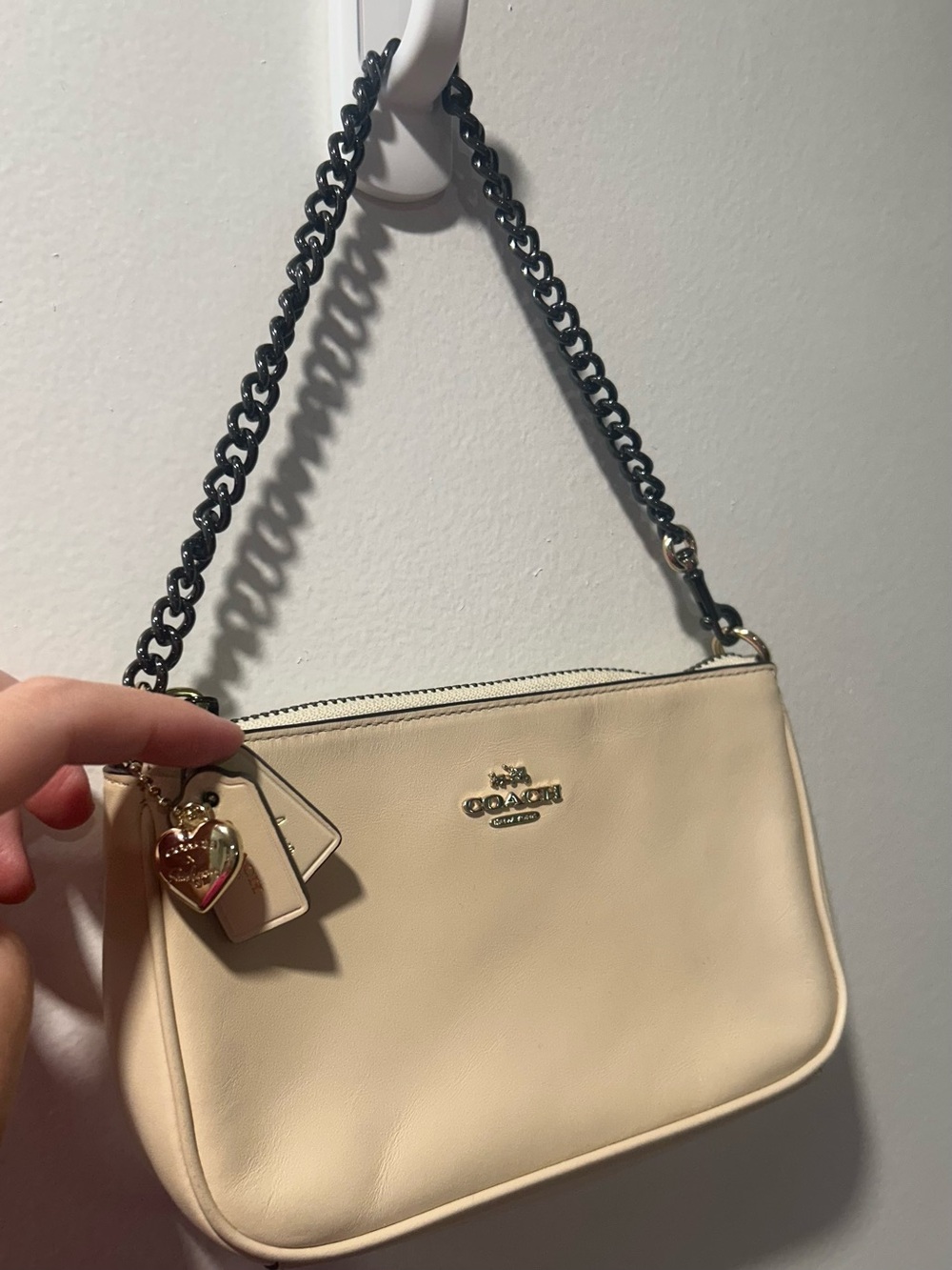 RARE Coach x Selena Gomez Wristlet 19 24054 Cream Leather + Heart Charm